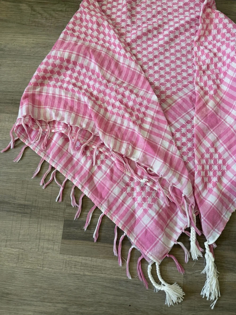 N/A pink white